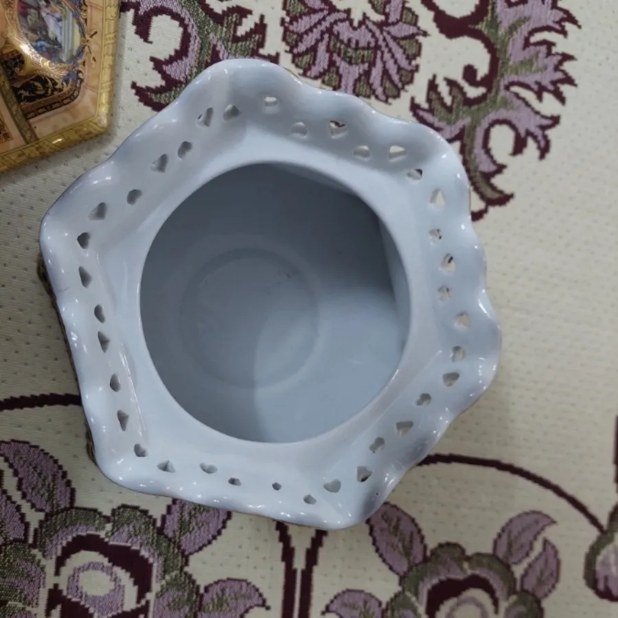 شکلات خوری یا گز خوری