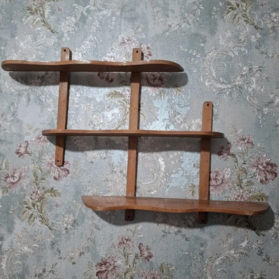 تاقچه چوبی