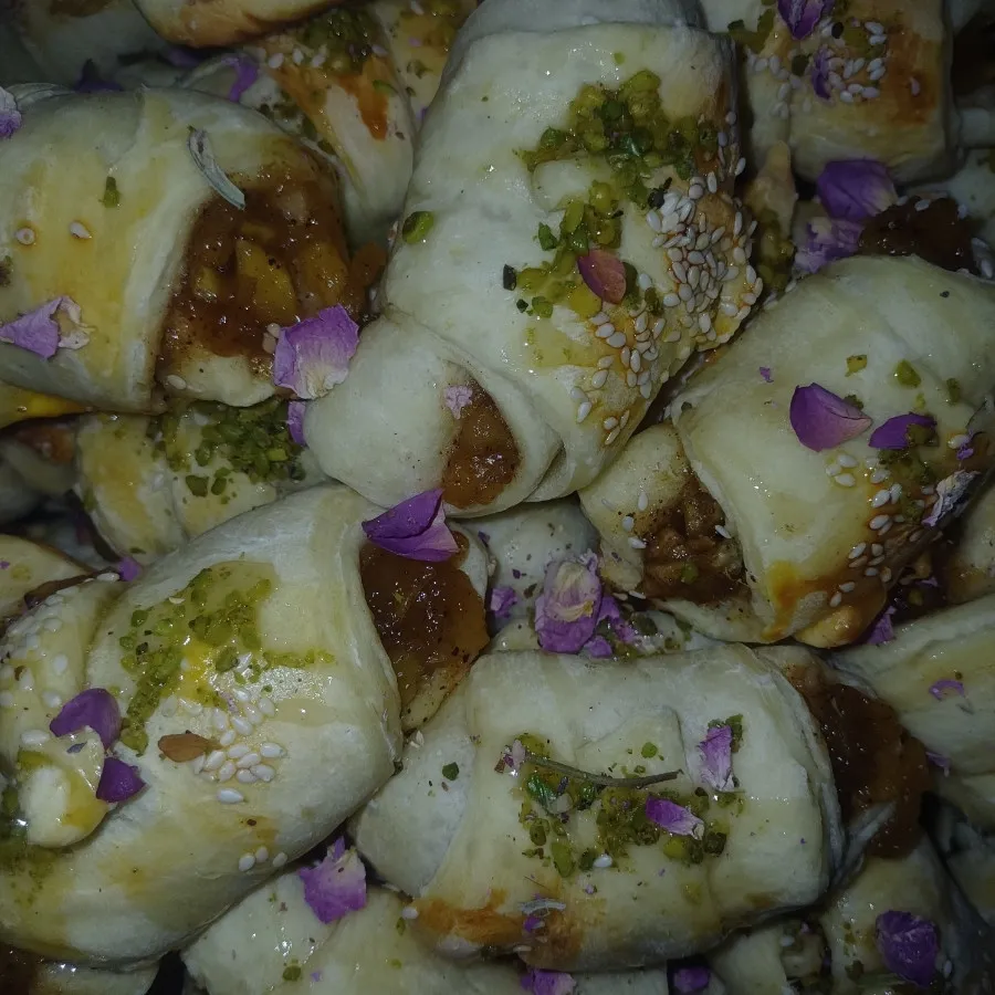 کروسان سیب و دارچین گردو