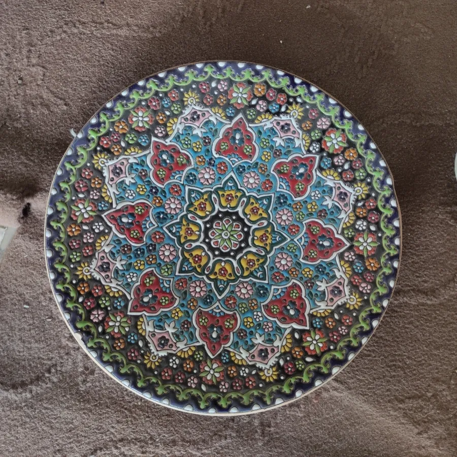 ساعت و بشقاب آویر