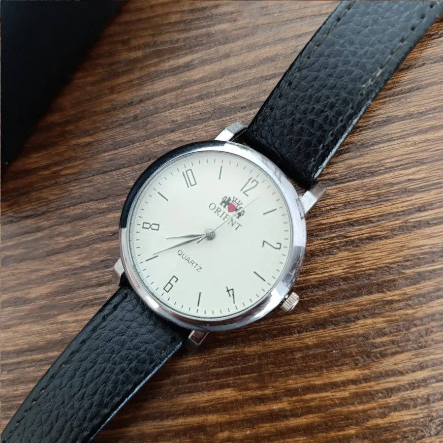 ساعت مچی مشکی چرمی