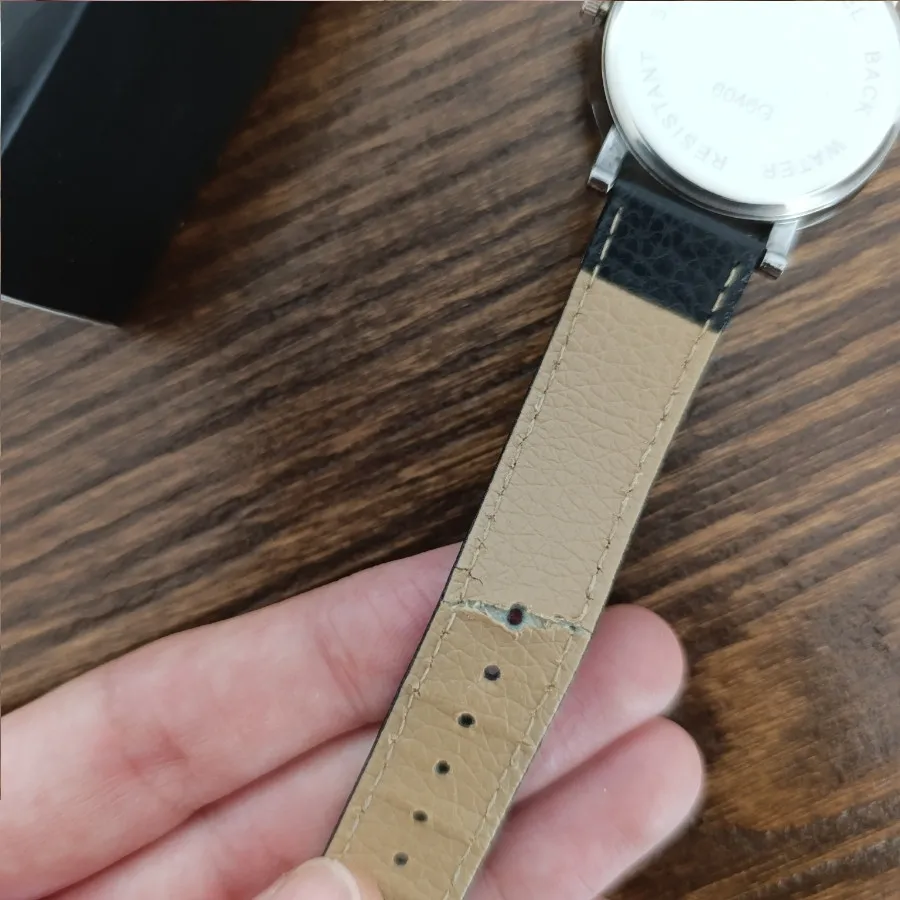 ساعت مچی مشکی چرمی