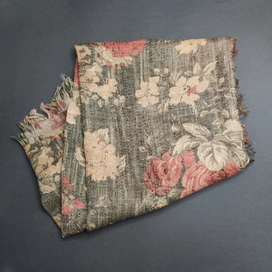 دوتا روسری نخی ضخیم