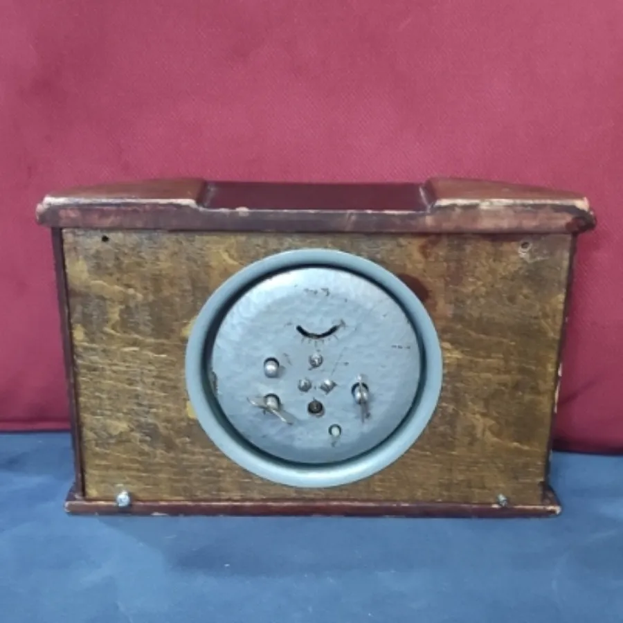 ساعت رومیزی قدیمی چوبی