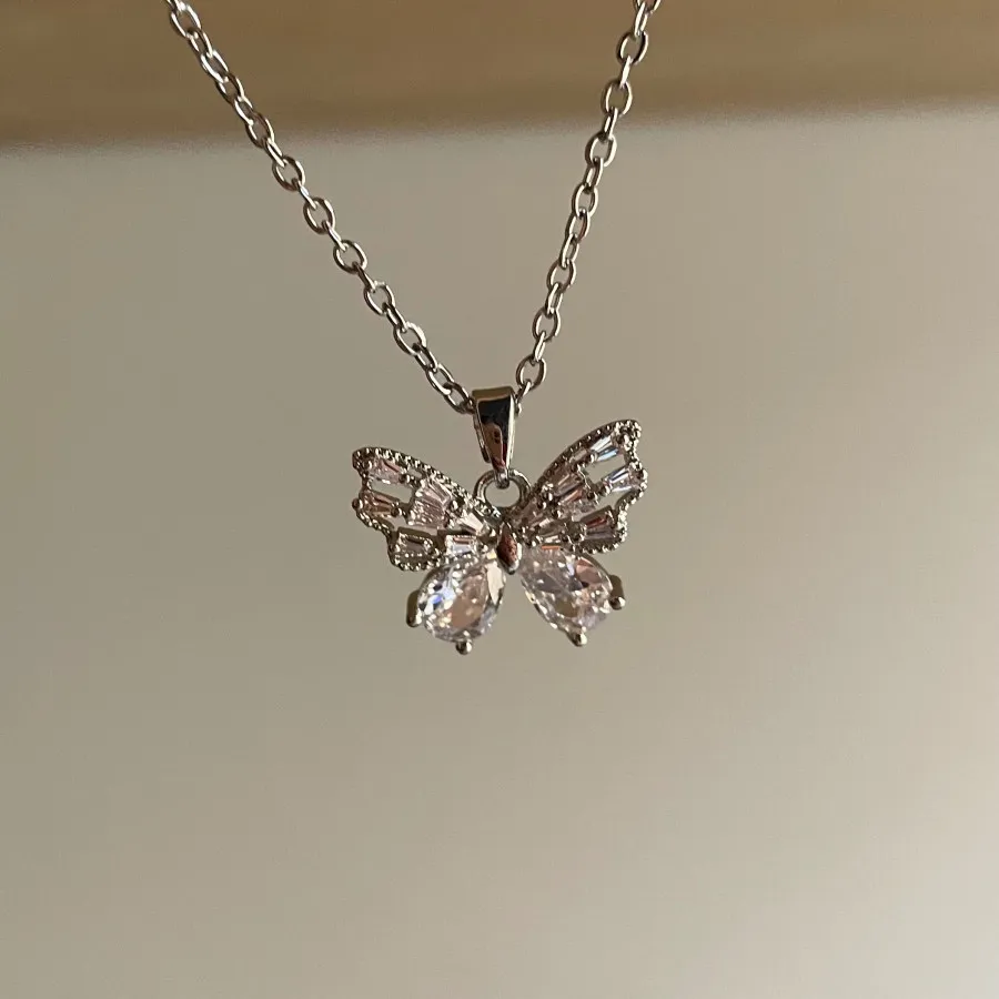 گردنبند پروانه ای?
