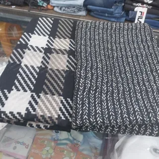 شال زمینه مشکی