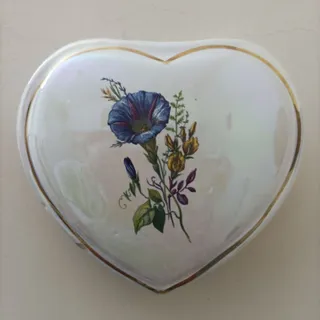 گلدان قلبی دیوارکوب قدیمی