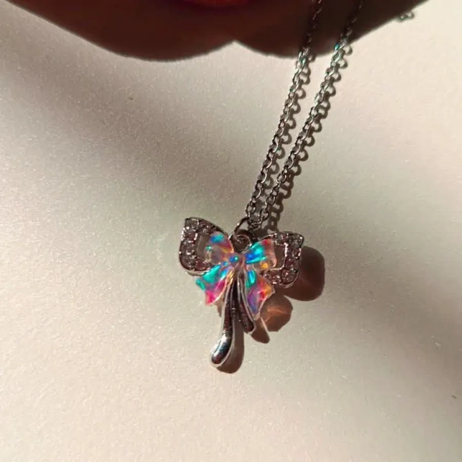 گردنبند پاپیون و ماه