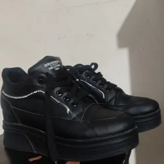 کتونی لژ دار