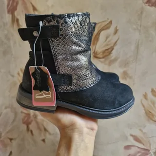 بوت بچگانه خارجی