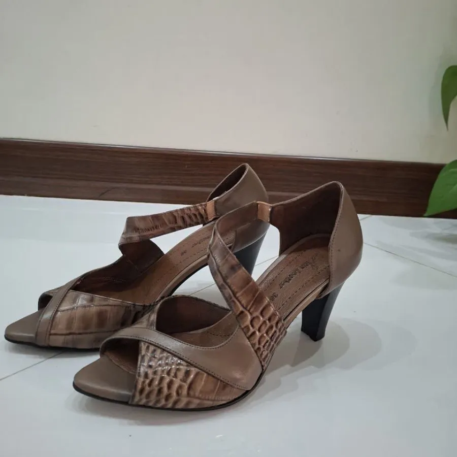 کفش چرم کاملا نو