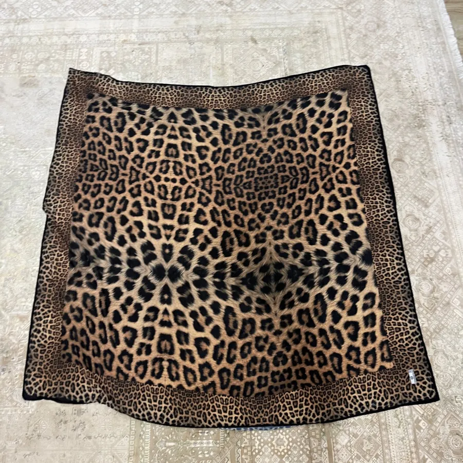 روسری پلنگی بزرگ