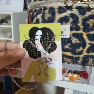 گردنبند های رنگ ثابت