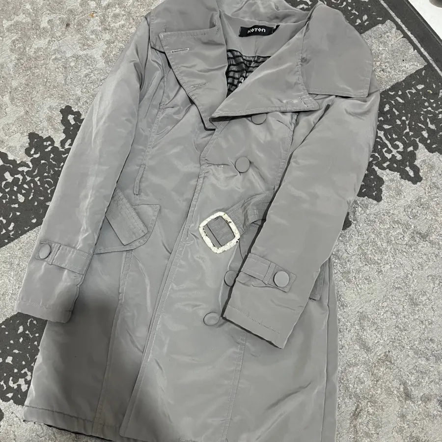 بارانی طوسی و صورتی