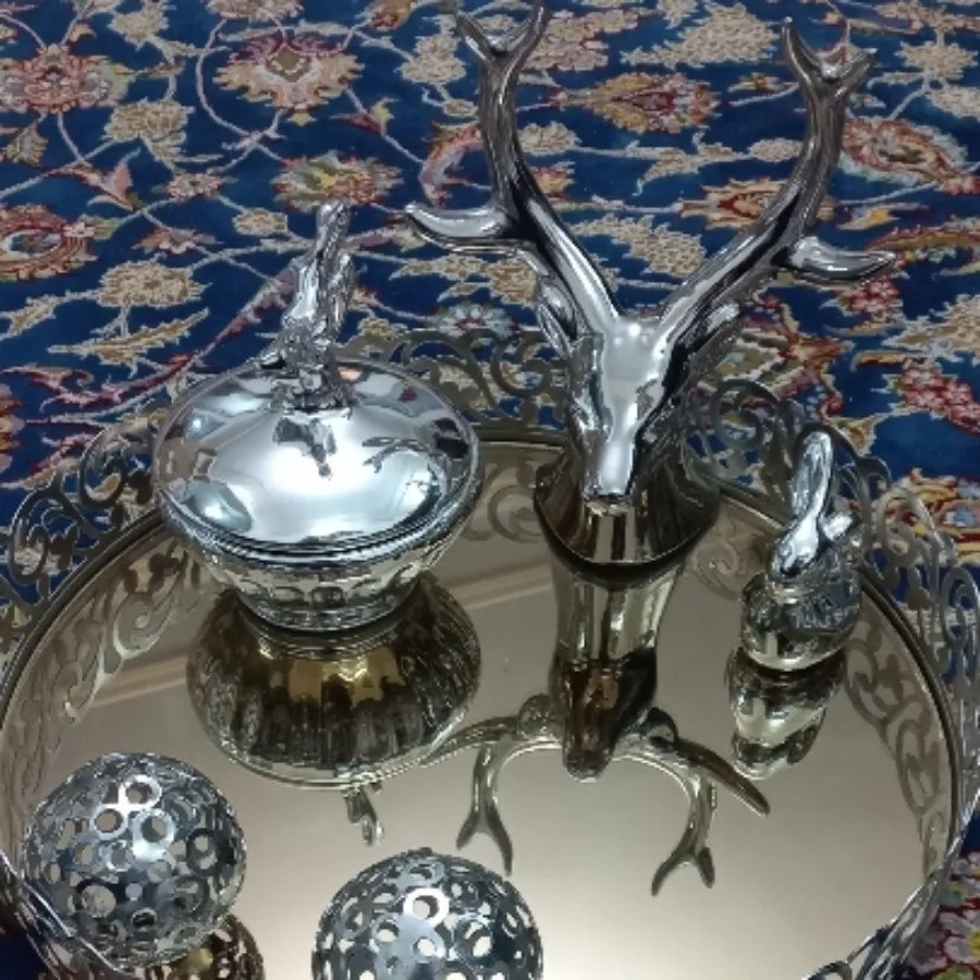 سینی اینه ای با مجسمه