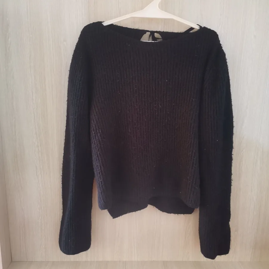 بافت مشکی پشت پاپیون