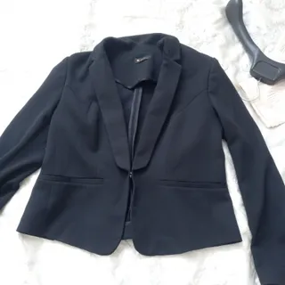 کت مشکی خیلی شیکه