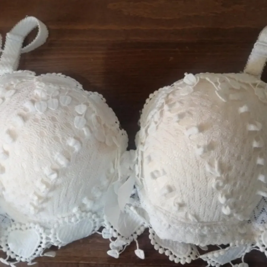 سوتین نو لباس زیر زنانه