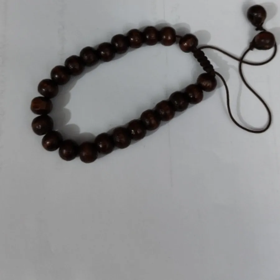 دستبند با مهره های چوبی