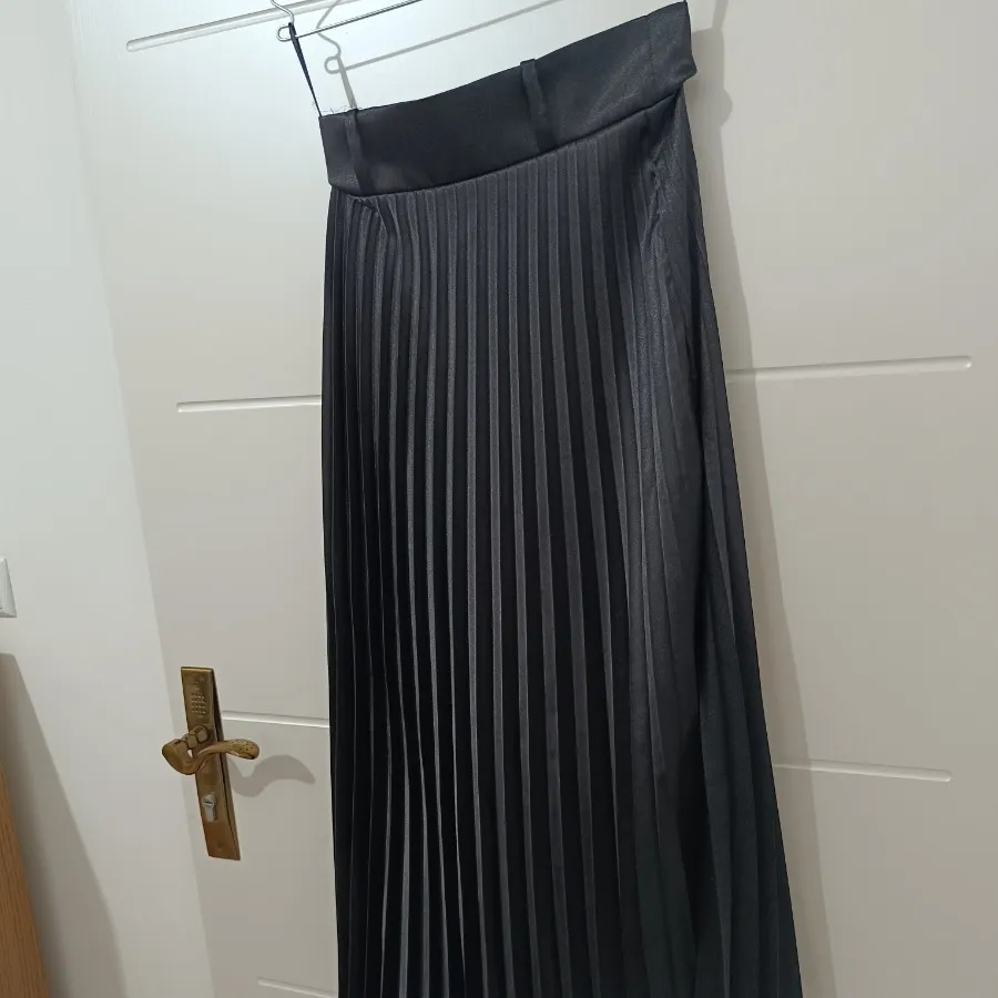 دامن پلیسه مشکی