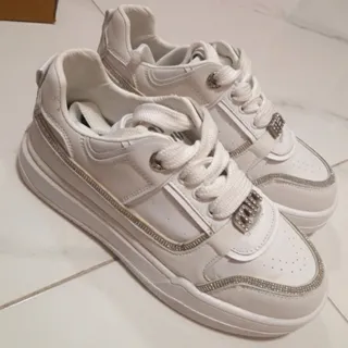 کتونی سفید زنانه میومیو