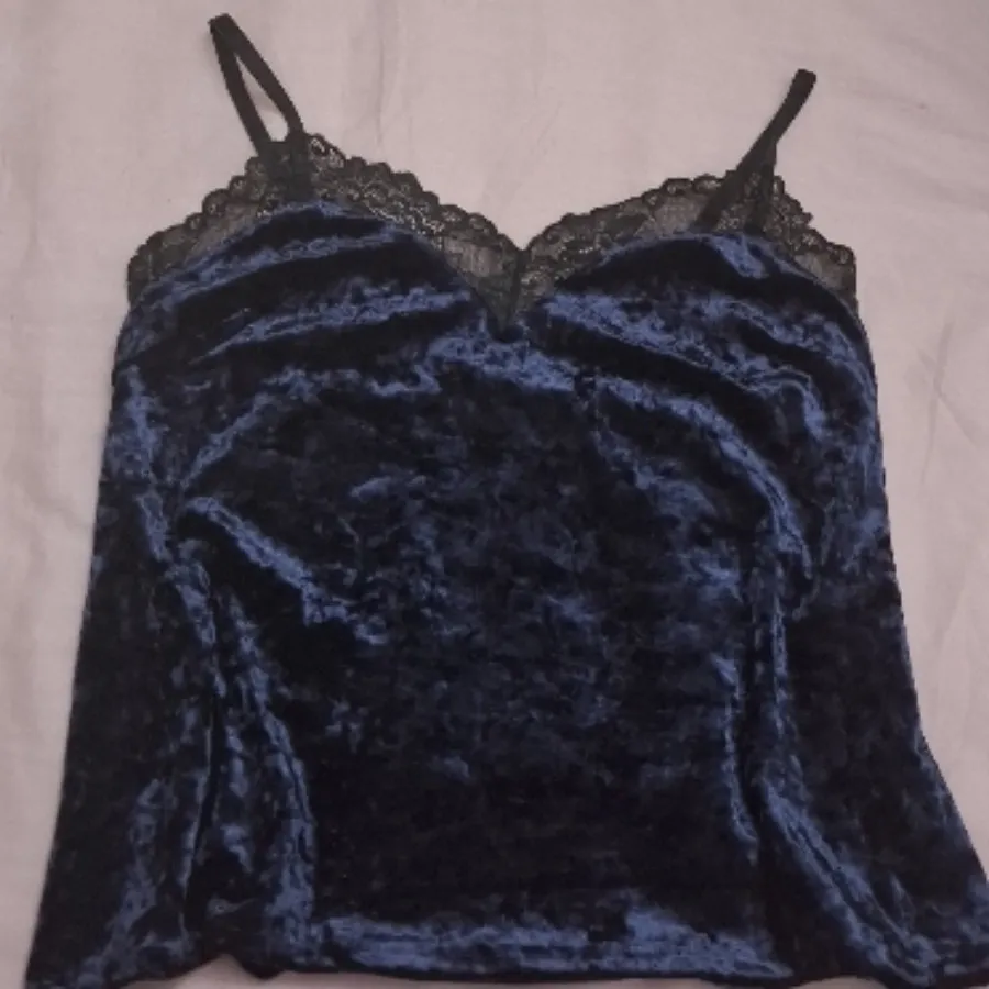 تاپ مخمل زنانه