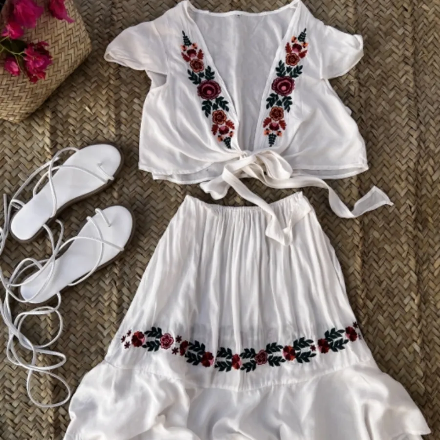 ست دوتیکه گلدوزی