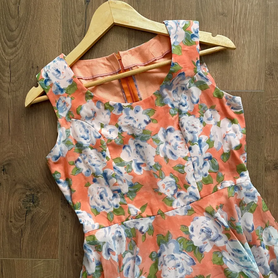 پیراهن بهاری زنانه