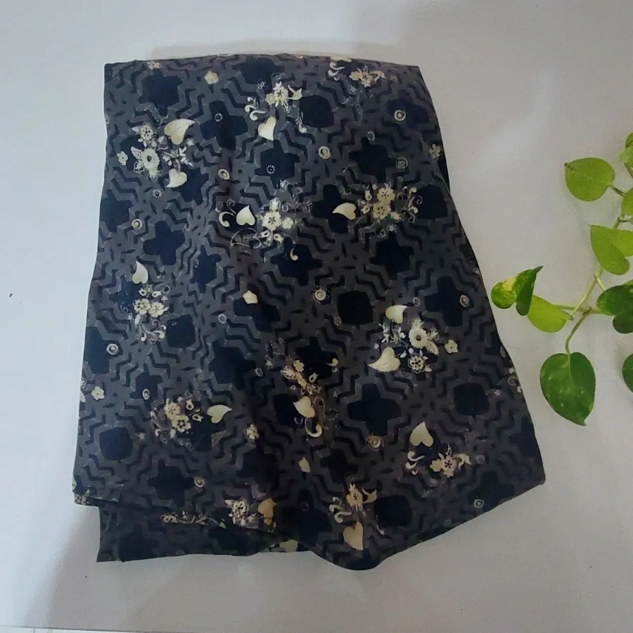چادر رنگی دوخته شده