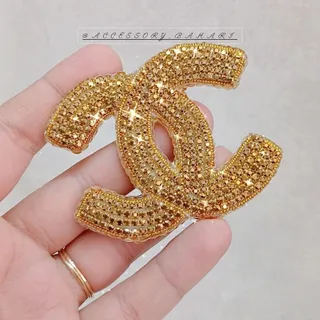 سنجاق سینه شنل طلایی
