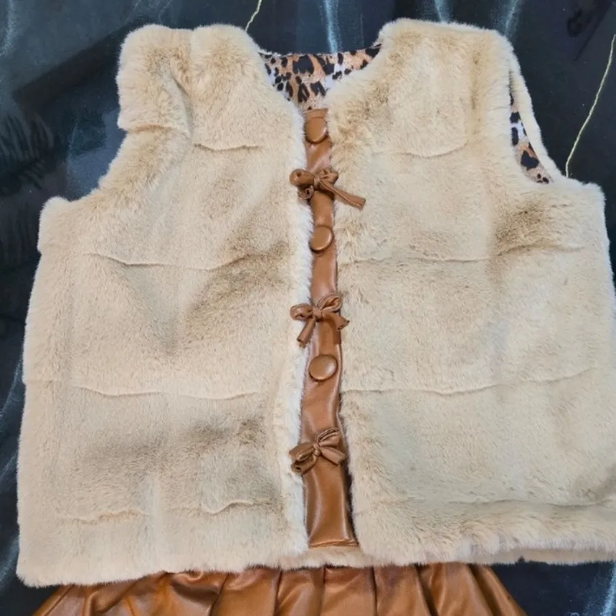 جلیقه و دامن دخترانه