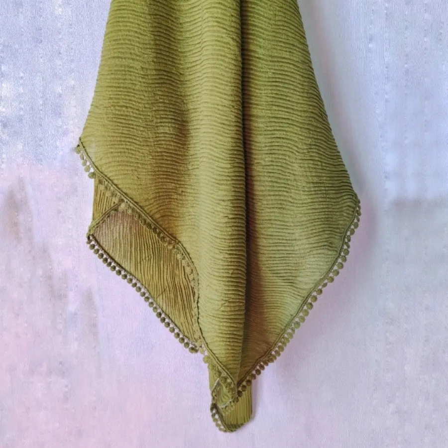 روسری پلیسه دور عدسی