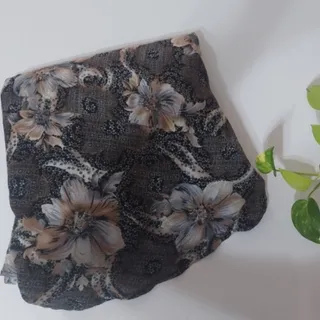 چادر رنگی دوخته شده