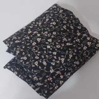 چادر رنگی دوخته شده