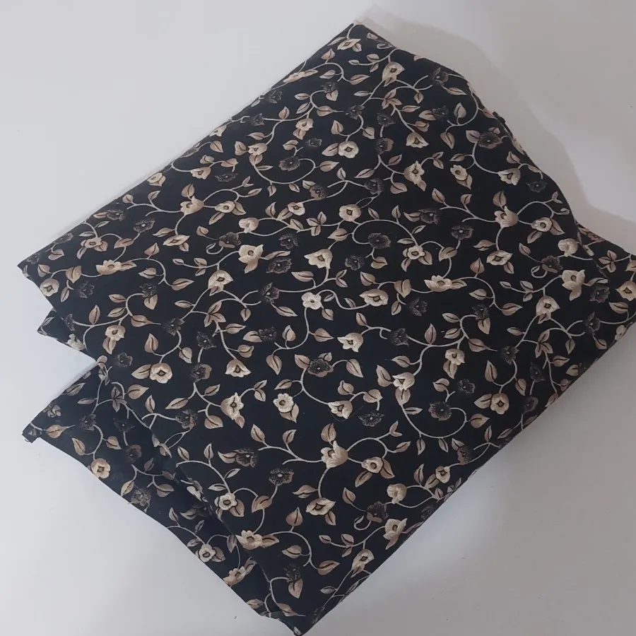 چادر رنگی دوخته شده