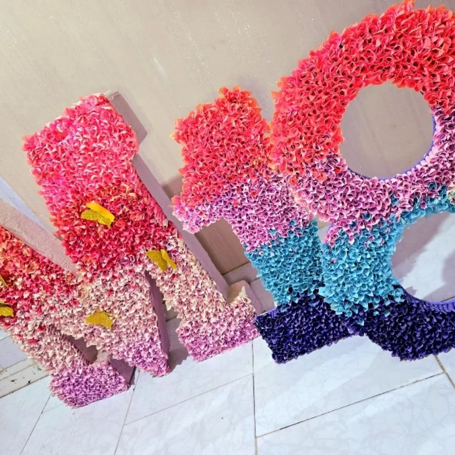 استند حرف M و عدد 18