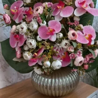 گل و گلدان