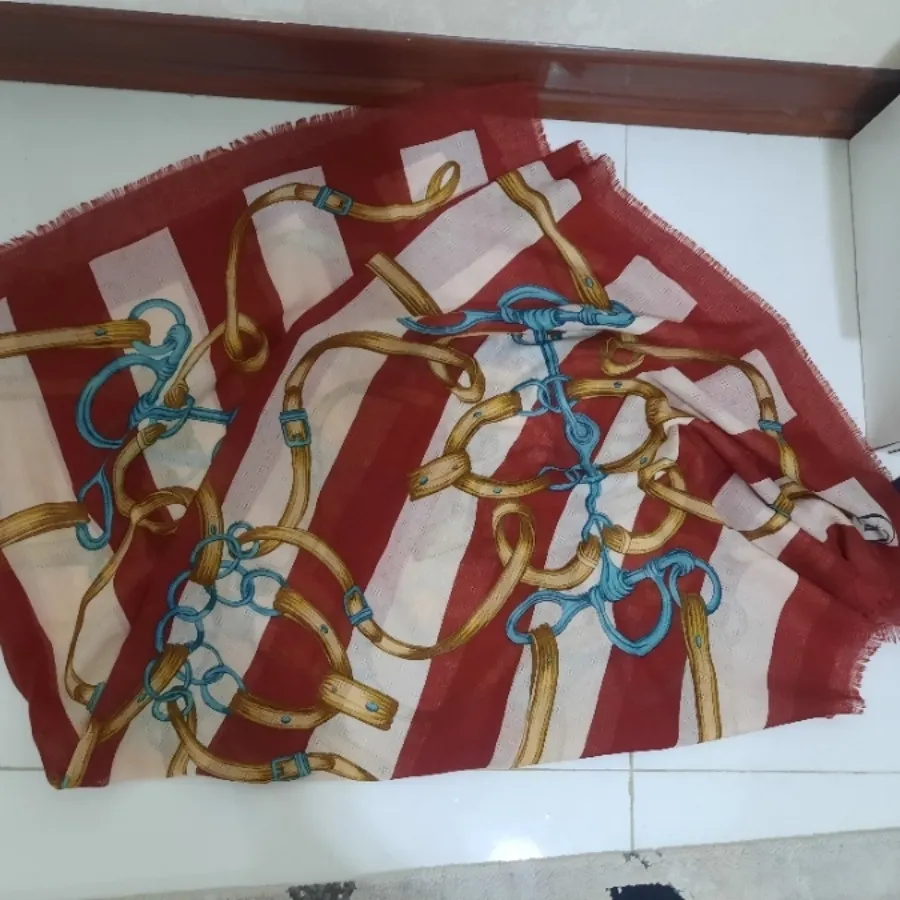 روسری نخی زرشکی