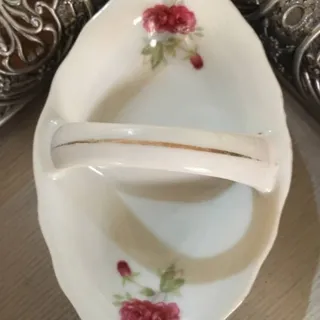 نمکدان گلسرخی