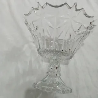 ظرف پایه دار