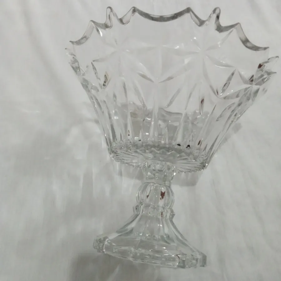 ظرف پایه دار