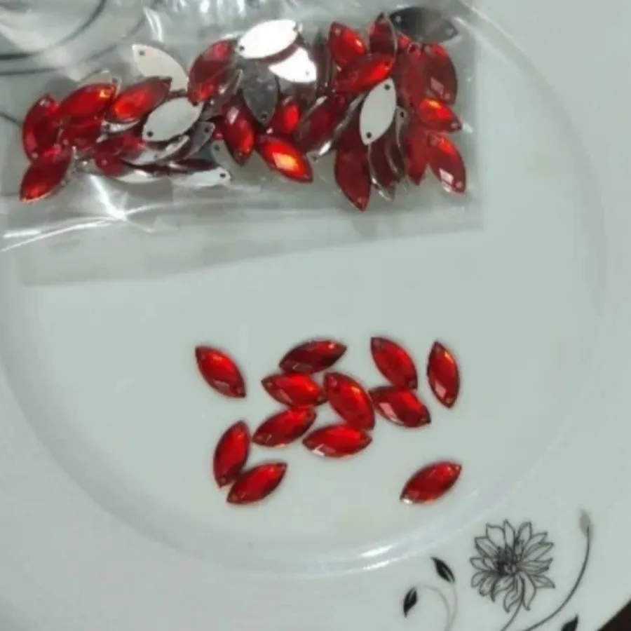 تعدادی نگین