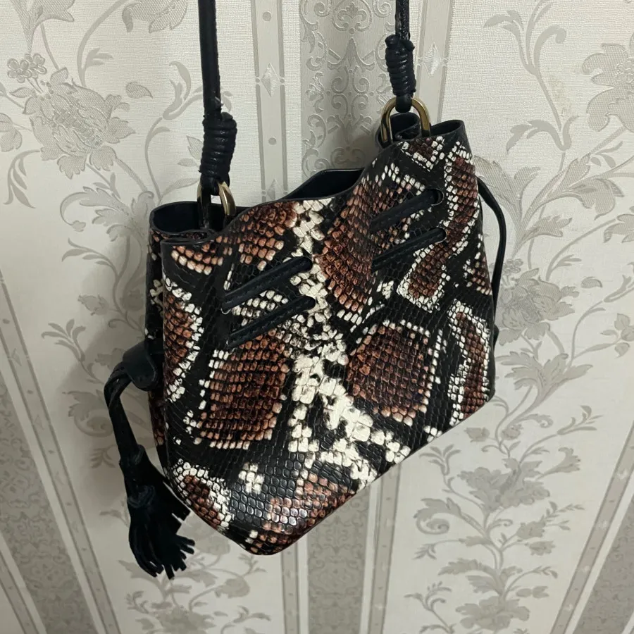 کیف پوست ماری Mango