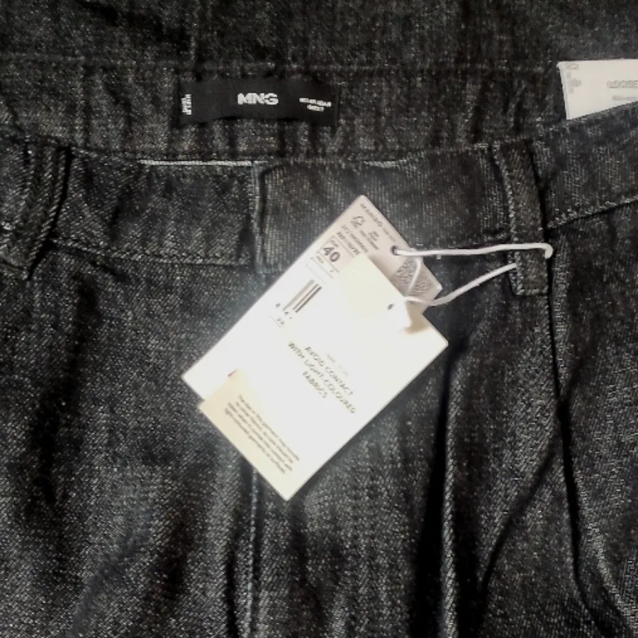 شلوار جین منگو Mango