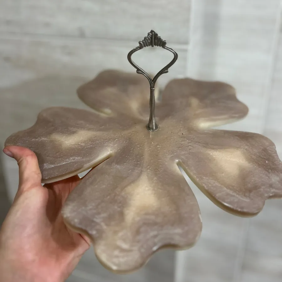 شیرینی خوری رزین