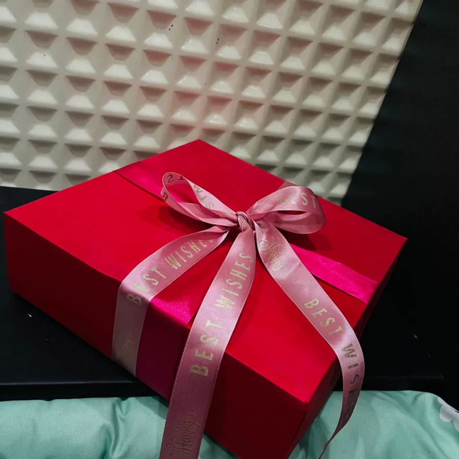 جعبه کادو قرمز ولنتاین