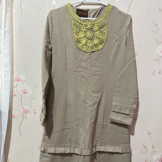 مانتو سنتی کرمی بلند