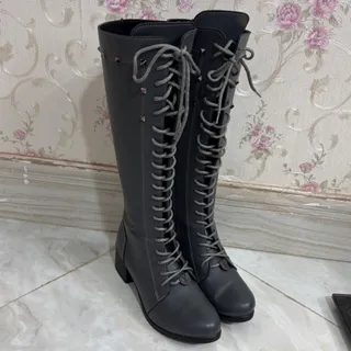 بوت بلند طوسی بندی