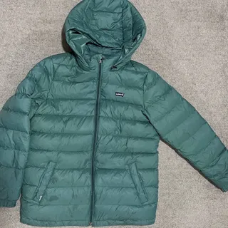 کاپشن پر برند levis