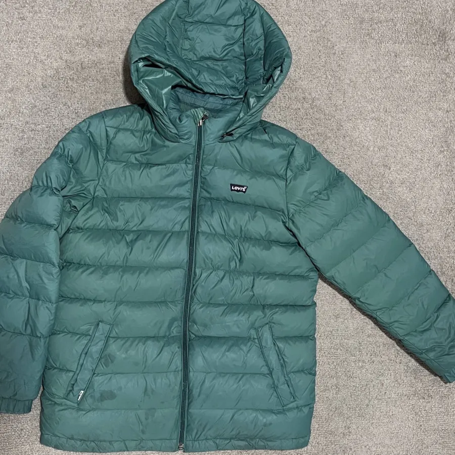کاپشن پر برند levis